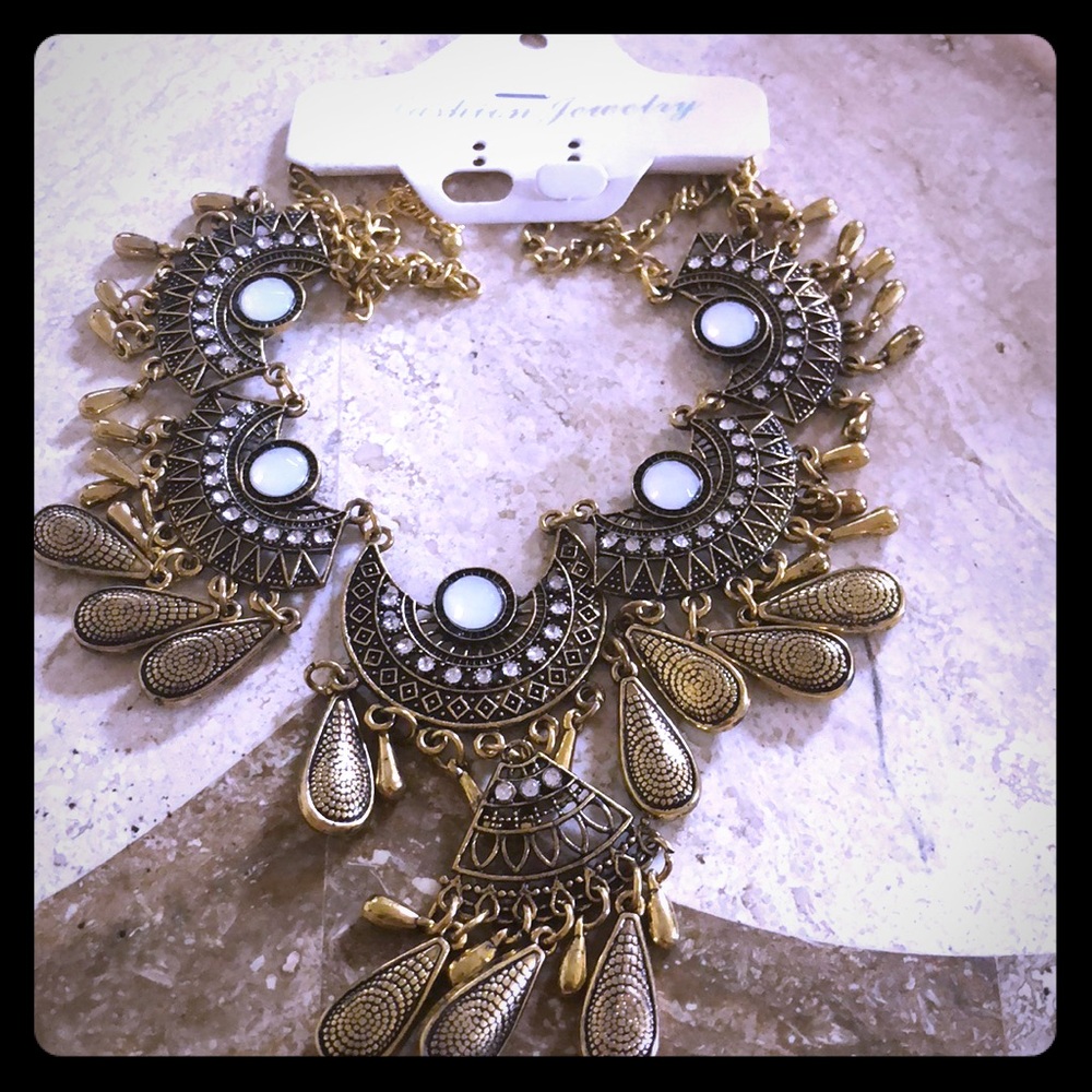 Statement necklace